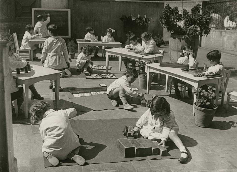 Ambiente montessoriano em Barcelona, 1932. Fonte: Lar Montessori