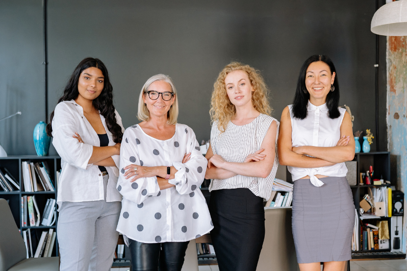 mulheres educadoras no dia internacional da mulher na escola