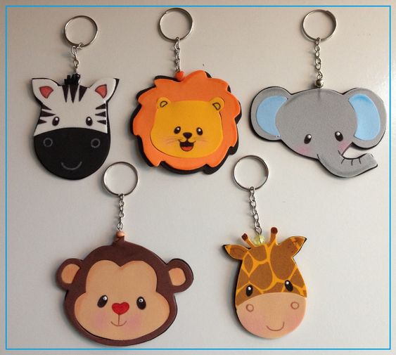 Chaveiros de EVA de animais para dar para as crianças no primeiro dia de aula.