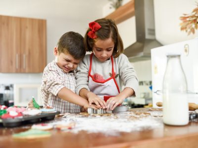 crianças fazendo cultura maker