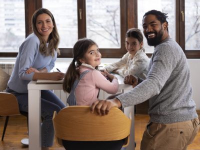 família envolvida na educação dos filhos