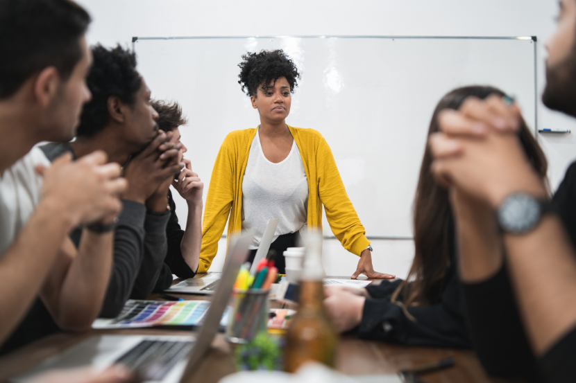 gestores reunidos para planejamento estratégico